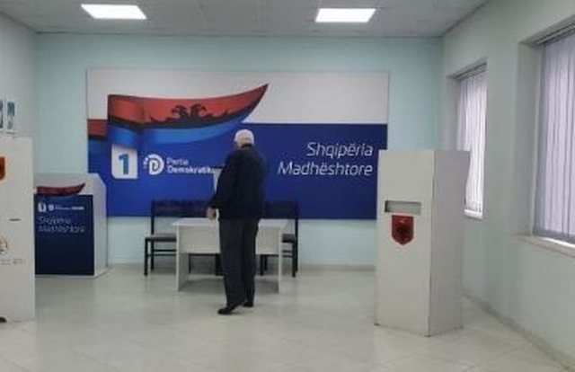 Rikonfirmimi i Berishës / Mbyllet procesi i votimit në disa degë,
