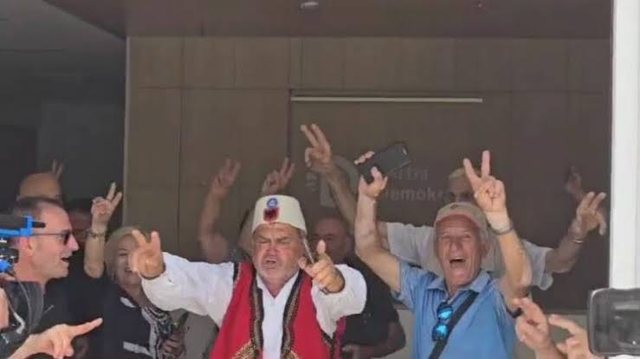 &ldquo;Shp&euml;rthen&rdquo; festa n&euml; seli: Berisha kryetar deri n&euml;