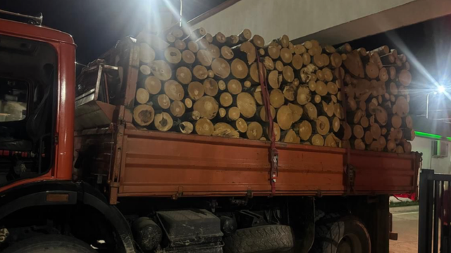 IKMT bllokon 3 automjete me l&euml;nd&euml; drusore n&euml; Prekal t&euml;