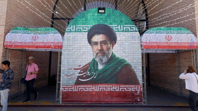 Zyrtari amerikan: Mojtaba Khamenei miratoi korniz&euml;n e p&euml;rgjithshme