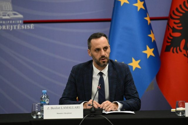 “Ta gëzosh!”/ Hyri në perimetrin e sigurisë dhe
