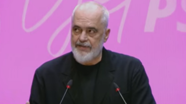 &ldquo;Mor&euml;n rrug&euml;t me molotov&euml;&rdquo;/ Rama n&euml; Durr&euml;s,