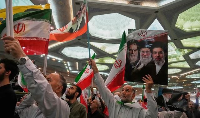 Ajatollah Mojtaba Khamenei thyen heshtjen: Nuk do të ketë baza