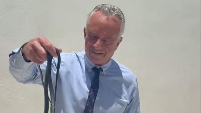 Robert F. Kennedy Jr. kafshohet nga nj&euml; gjarp&euml;r n&euml; Florida,