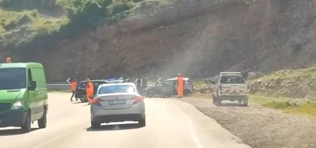 Aksident në rrugën Kardhiq-Delvinë/ Përplasen dy automjete,
