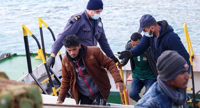 Zbarkime masive emigrantësh në Greqi, 800 persona të