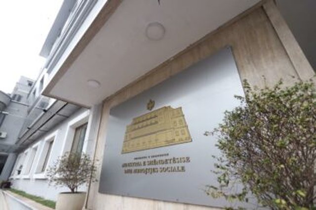Terapi hormonale n&euml; QSUT? Ministria e Sh&euml;ndet&euml;sis&euml;: