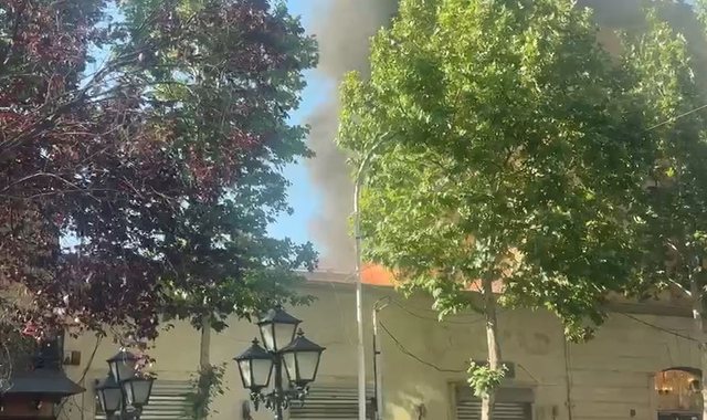 Zjarr në një godinë në zonën e njohur të