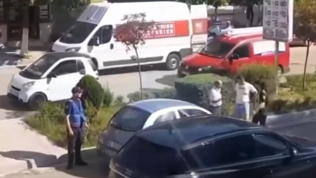 Aksident n&euml; Gjirokast&euml;r! P&euml;rplasen dy makina n&euml; bulevardin e