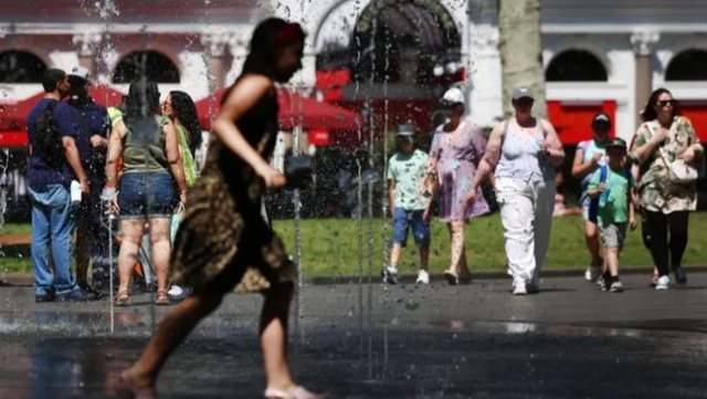 Evropa p&euml;rfshihet nga vala ekstreme e t&euml; nxehtit, temperaturat