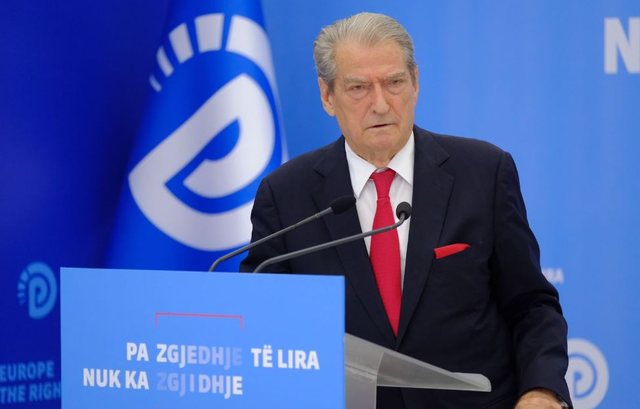 "Shqip&euml;ria dixhitale p&euml;rdoret p&euml;r t&euml; vjedhur"/