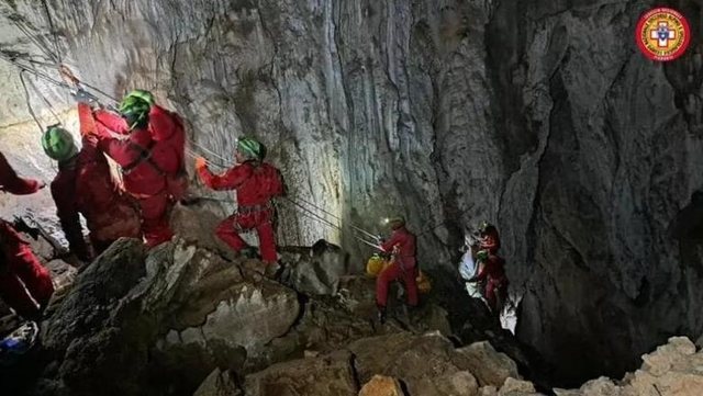 Cuneo/ Speleologu bllokohet brenda nj&euml; shpelle n&euml; 120 metra
