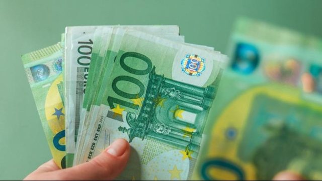 Nga sot,ndalohet pagesa ‘cash’ mbi 2 mijë euro! Administrata