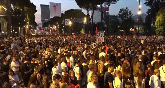 &ldquo;Rama burg, Berisha burg&rdquo;, protestuesit vendosin ultimatum p&euml;r