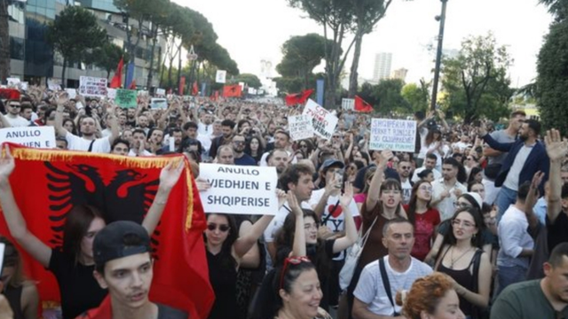 Pas dy orësh përfundon protesta përpara Kryeministrisë,
