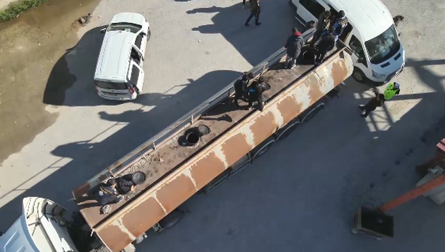 Turqi - Iran: 30 emigrant&euml; brenda nj&euml; kamioni cisterne, arrestohet