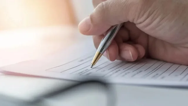 Shpërndau tezën e Gjuhës Shqipe dhe Letërsisë në