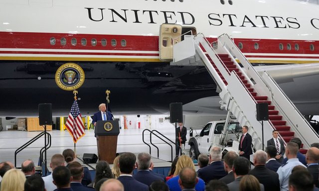 Katari me dhuratë SPECIALE për Donald Trump, vlera i arrin 400 mln
