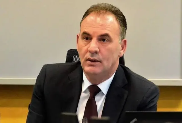 Limaj i përgjigjet Ramës dhe Ballës me video nga koha e