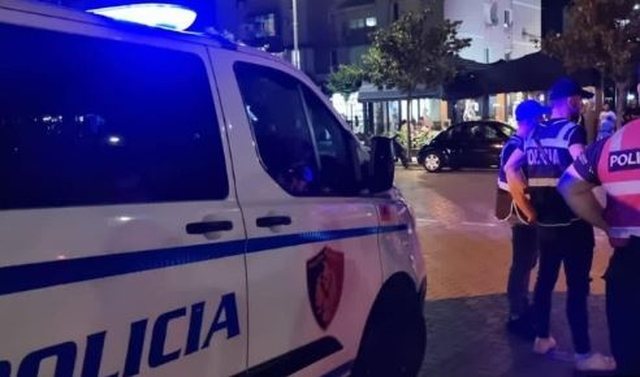 Konflikt mes v&euml;llez&euml;rve n&euml; Kavaj&euml;, ekzekutohet me thik&euml;