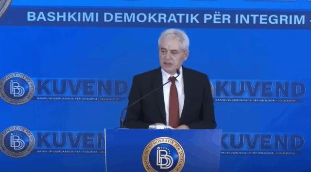 Ali Ahmeti mesazh p&euml;r protestat n&euml; Tiran&euml;: Nuk dihet nga e