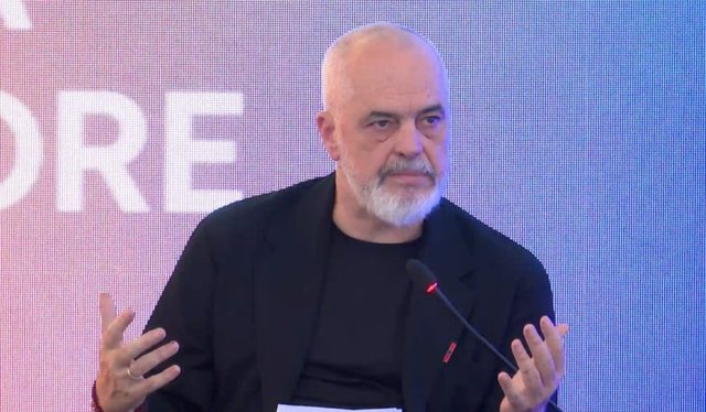 &ldquo;Njer&euml;zit po kalojn&euml; nga mjek&euml;t te fallxhoret&rdquo;, Rama