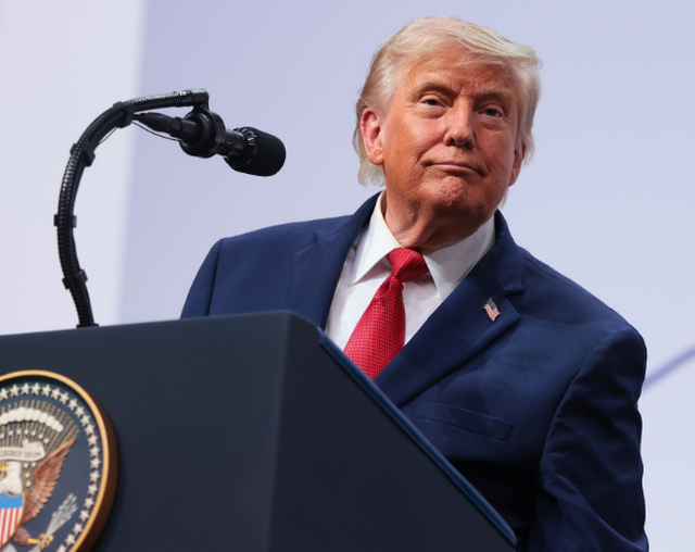Trump heq dorë nga tarifa 20% në Ngushticën e Hormuzit: E hapur