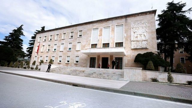 Qeveria miraton paketën sociale, dyfishohet pagesa për