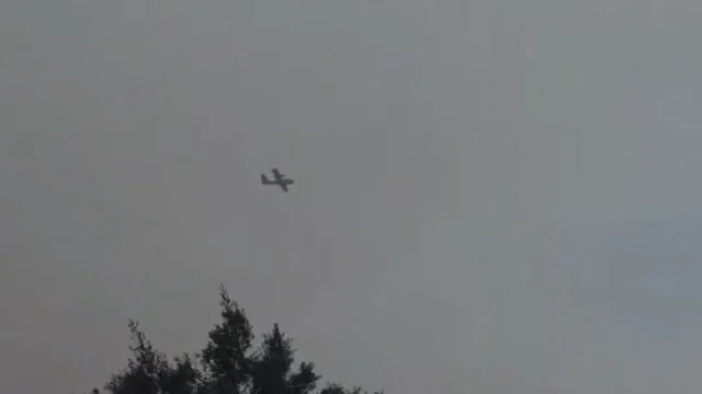 Zjarri në Greqi/ Përplasen dy avionë që hidhnin ujë