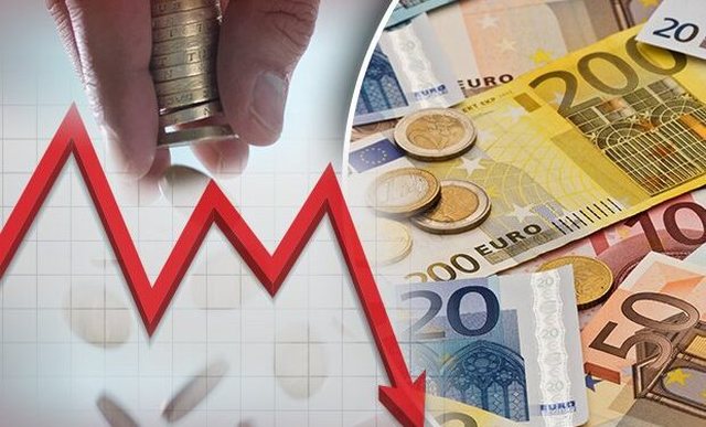 Euro, dollari dhe paundi n&euml; minimumin historik/ K&euml;mbimi valutor 6
