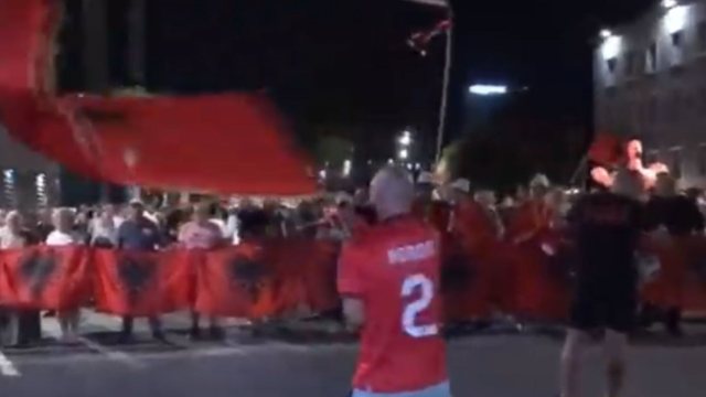 Revolta qytetare/ Mbyllet protesta e 71-të, nis marshimi rrugëve