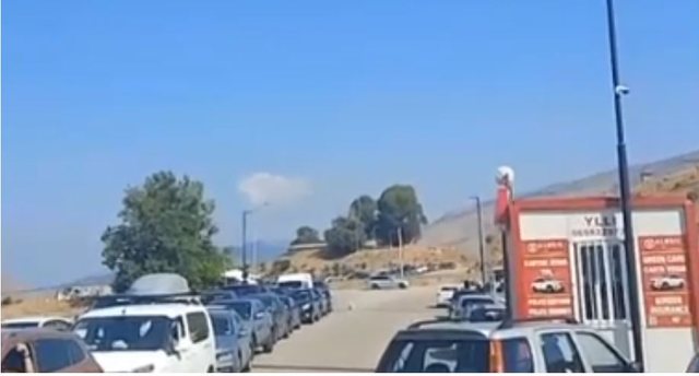 Trafik i rënduar në Qafë Botë, kufiri me Greqinë