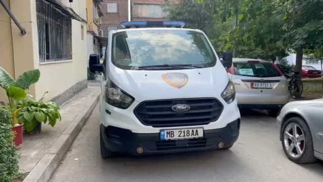 E r&euml;nd&euml; n&euml; Ksamil/ "Hiqet qafe" shtetasi francez