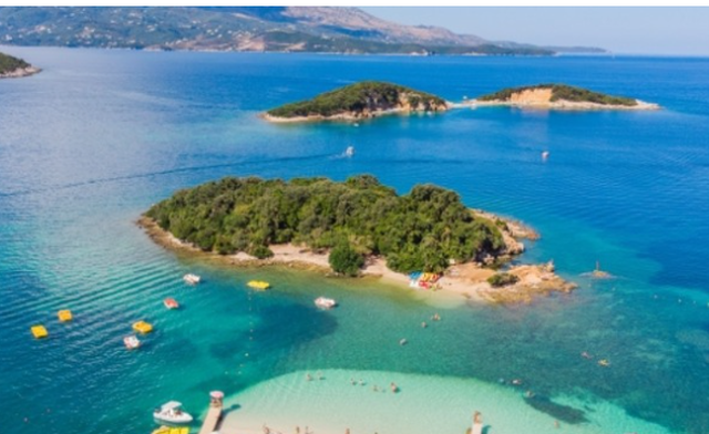 Vendi yn&euml; n&euml; qend&euml;r t&euml; v&euml;mendjes s&euml; medieve