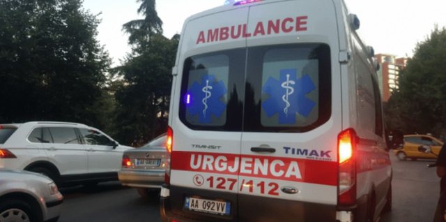 Aksident me vdekje n&euml; Tiran&euml;, 23-vje&ccedil;ari p&euml;rplas me