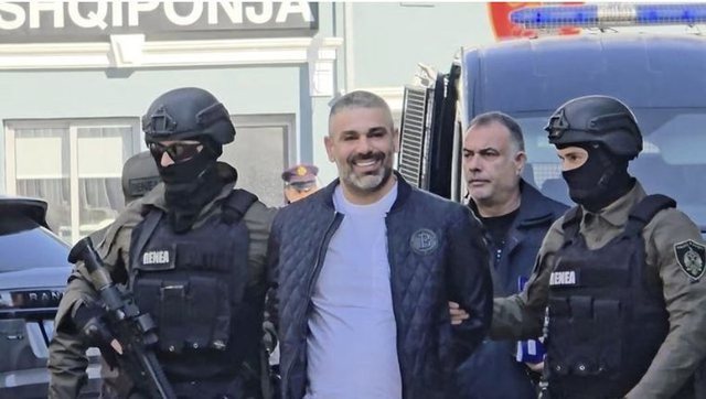 Safet Bajri ndodhet n&euml; burg, shqiptar&euml;t i urojn&euml; dat&euml;lindjen
