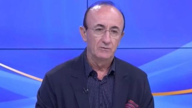 "Rama m&euml; shkruan edhe n&euml; 12 apo 1 t&euml; nat&euml;s" /