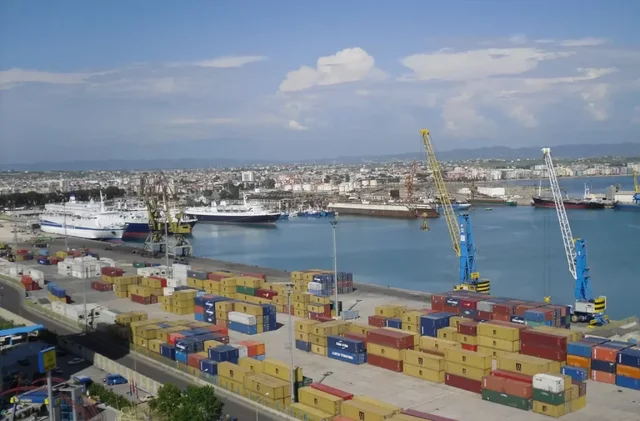 Mbi 41 kg ko'kain&euml; nga Brazili n&euml; Portin e Durr&euml;sit, cili