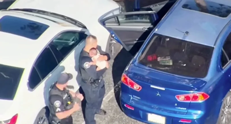 Temperatura mbi 43 gradë! Policia shpëton foshnjen "e