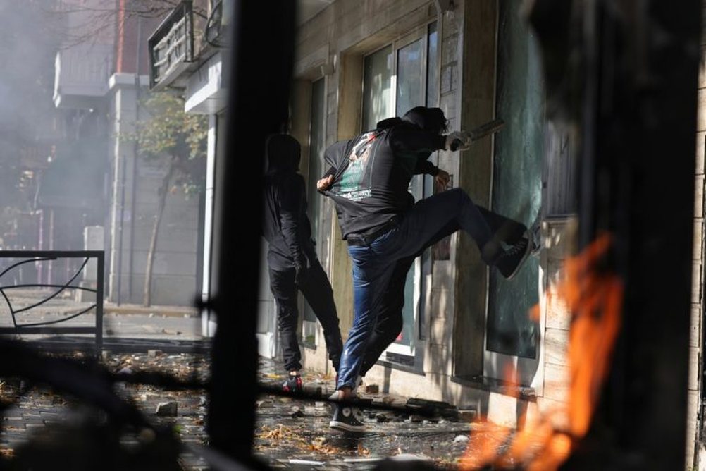 Me em&euml;r e mbiem&euml;r, publikohen t&euml; dh&euml;nat e 65 protestuesve