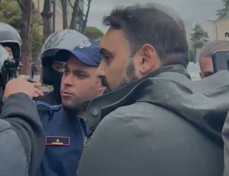 Belind Këlliçi dhe Tedi Blushi përplasen me efektivët te