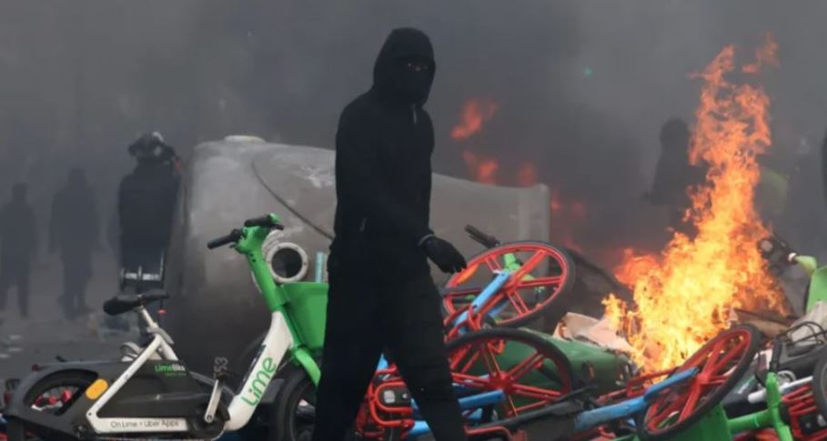 Franc&euml;, d&euml;met nga protesta e fundjav&euml;s arrijn&euml; deri n&euml;