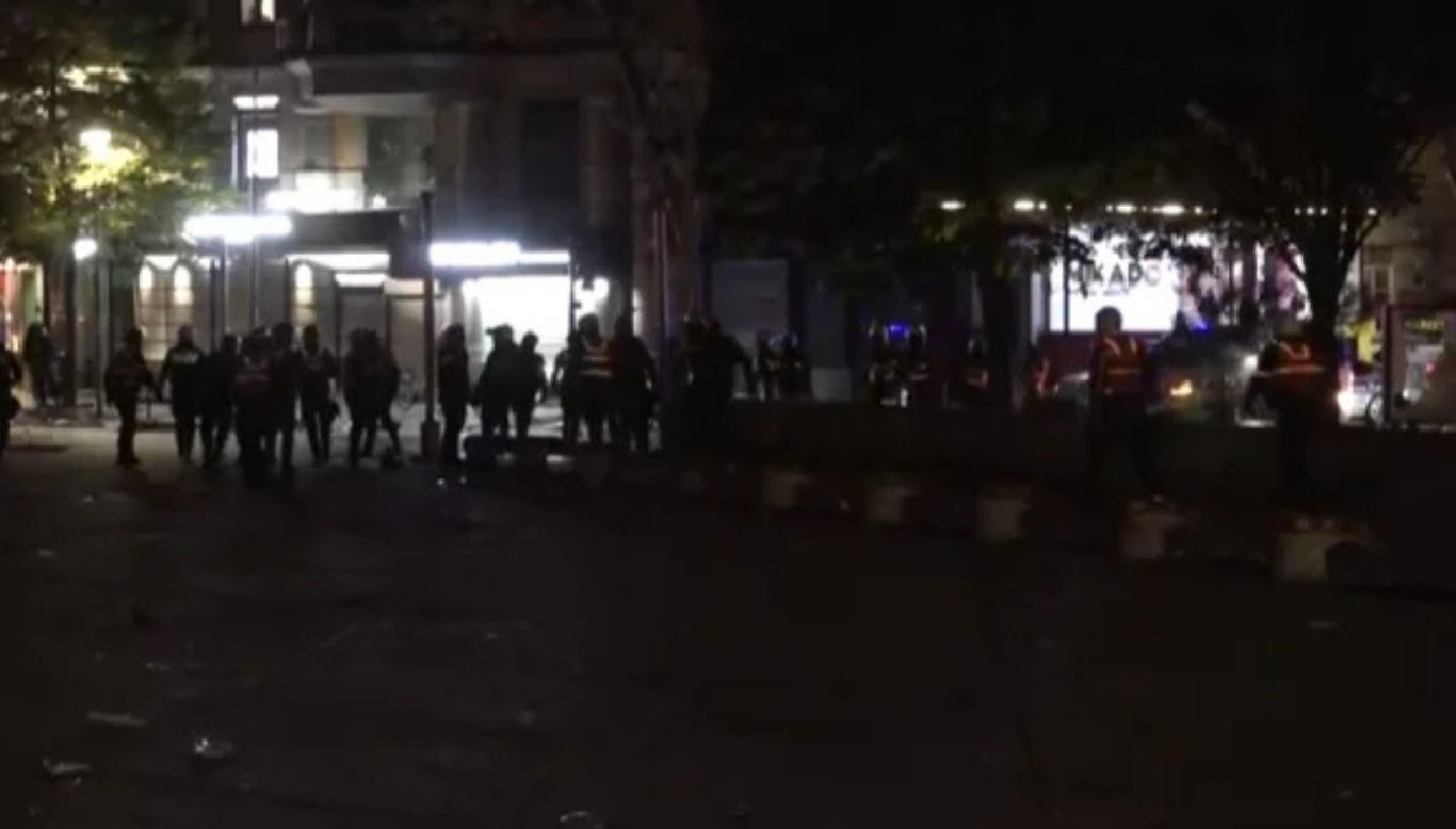 P&euml;rplasje e fort&euml; mes efektiv&euml;ve dhe protestuesve,