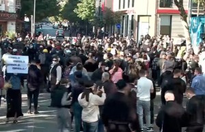 “Rama e Berisha janë bashkë!” – Protesta degjeneron
